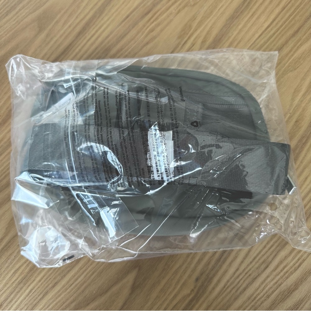 Lululemon Everywhere Belt Bag NWT Gray - Picture 2 of 5